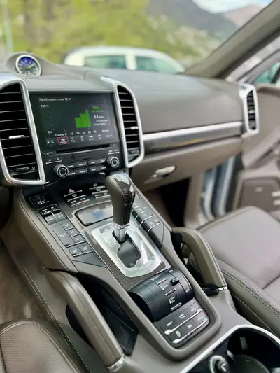 Porsche Cayenne S E-Hybrid Platinum Edition — SUV hybride rechargeable, 85'000 km seulement — Miniatura 15