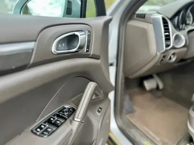 Porsche Cayenne S E-Hybrid Platinum Edition — SUV hybride rechargeable, 85'000 km seulement — Miniatura 17