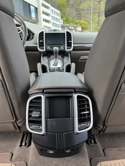 Porsche Cayenne S E-Hybrid Platinum Edition — SUV hybride rechargeable, 85'000 km seulement — Miniatura 16