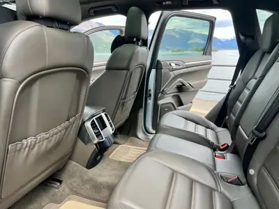 Porsche Cayenne S E-Hybrid Platinum Edition — SUV hybride rechargeable, 85'000 km seulement — Miniatura 18