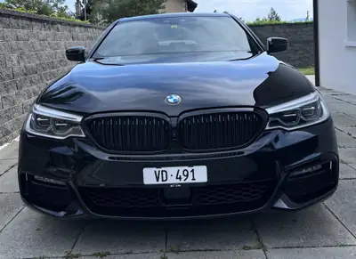 BMW 530e xDrive Pure M Sport — Hybride rechargeable, 104 500 km, garantie BMW — vue extérieure