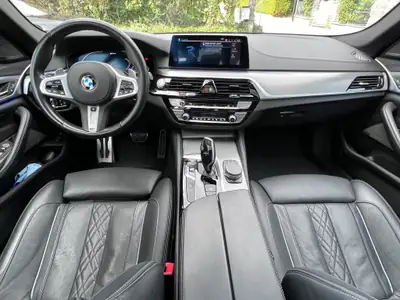 BMW 530e xDrive Pure M Sport — Hybride rechargeable, 104 500 km, garantie BMW — arrière
