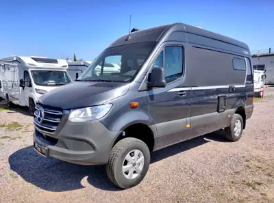 Mercedes-Benz Sprinter 907 4×4 Frankia Yucon — Camping-car premium 6 places, moteur diesel 190 ch — cruscotto