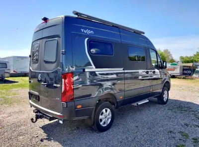 Mercedes-Benz Sprinter 907 4×4 Frankia Yucon — Camping-car premium 6 places, moteur diesel 190 ch — dettaglio