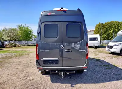 Mercedes-Benz Sprinter 907 4×4 Frankia Yucon — Camping-car premium 6 places, moteur diesel 190 ch — interni