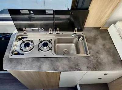 Mercedes-Benz Sprinter 907 4×4 Frankia Yucon — Camping-car premium 6 places, moteur diesel 190 ch — Miniatura 11