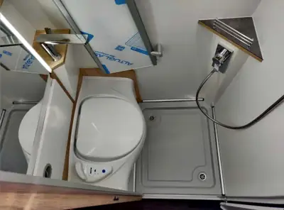 Mercedes-Benz Sprinter 907 4×4 Frankia Yucon — Camping-car premium 6 places, moteur diesel 190 ch — Miniatura 14