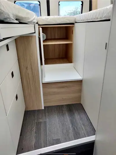 Mercedes-Benz Sprinter 907 4×4 Frankia Yucon — Camping-car premium 6 places, moteur diesel 190 ch — Miniatura 15