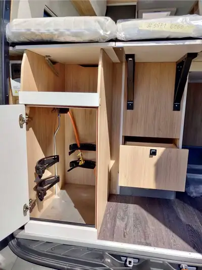 Mercedes-Benz Sprinter 907 4×4 Frankia Yucon — Camping-car premium 6 places, moteur diesel 190 ch — Miniatura 20