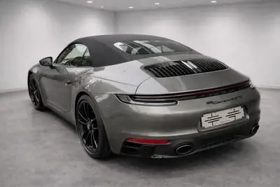 Porsche 911 Carrera 4 GTS Cabriolet — Décapotable sportive, 480 ch, état impeccable — côté