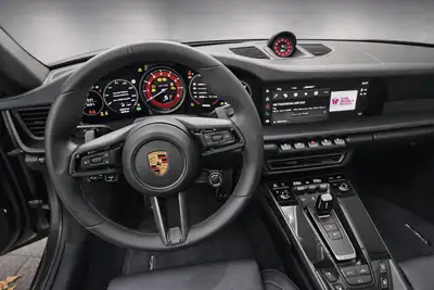 Porsche 911 Carrera 4 GTS Cabriolet — Décapotable sportive, 480 ch, état impeccable — détail