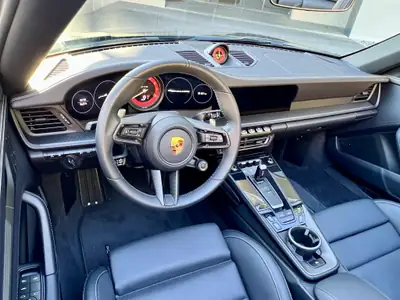 Porsche 911 Carrera 4 GTS Cabriolet — Décapotable sportive, 480 ch, état impeccable — Miniature 8