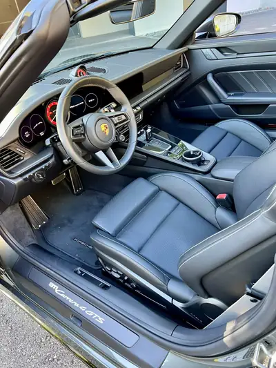 Porsche 911 Carrera 4 GTS Cabriolet — Décapotable sportive, 480 ch, état impeccable — Miniature 9