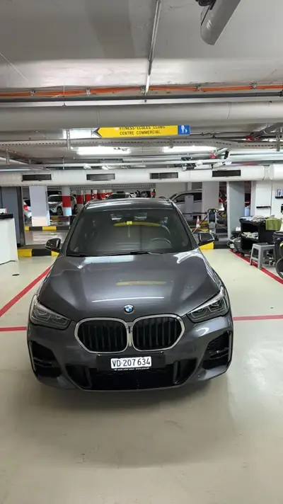 BMW X1 xDrive 20d M Sport — SUV compact diesel, faible kilométrage et équipement premium — interni