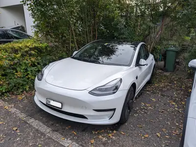 Tesla Model 3 Long Range Dual Motor AWD — Électrique haute performance, 28 000 km seulement — exterior view