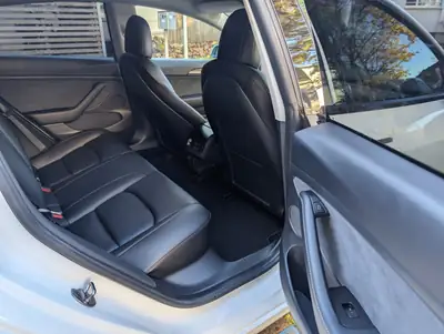 Tesla Model 3 Long Range Dual Motor AWD — Électrique haute performance, 28 000 km seulement — Thumbnail 17