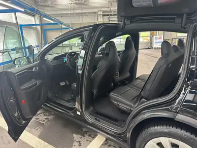 Tesla Model X Performance — SUV électrique haute performance, 75'000 km — côté