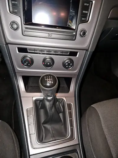 Volkswagen Golf 1.2 TSI Comfortline — Compacte fiable, faible consommation et sans sinistre — Miniatur 9