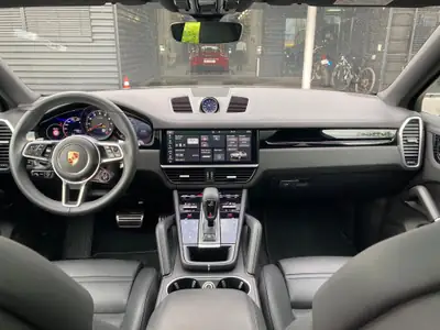 Porsche Cayenne S Coupé 2020 — SUV premium 440 ch, sans accident, garantie Porsche — side view