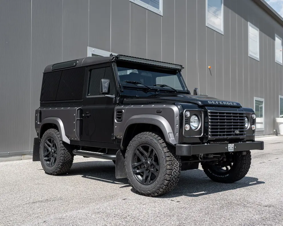 Land Rover Defender 90 2.2 TD4 — L'incontournable 4x4 britannique, signature Kahn Design