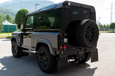 Land Rover Defender 90 2.2 TD4 — L'incontournable 4x4 britannique, signature Kahn Design — Detail