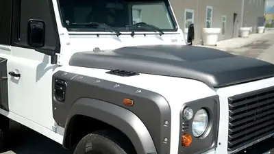 Land Rover Defender 90 2.2 TD4 — Légende du 4x4, ultra-fiable et signature Kahn Design — Miniatur 8