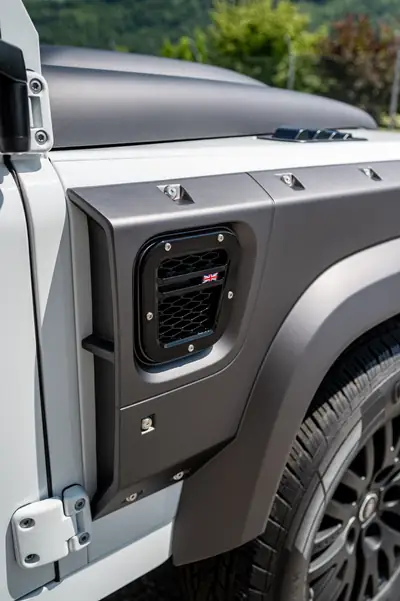 Land Rover Defender 90 2.2 TD4 — Légende du 4x4, ultra-fiable et signature Kahn Design — Miniatur 7