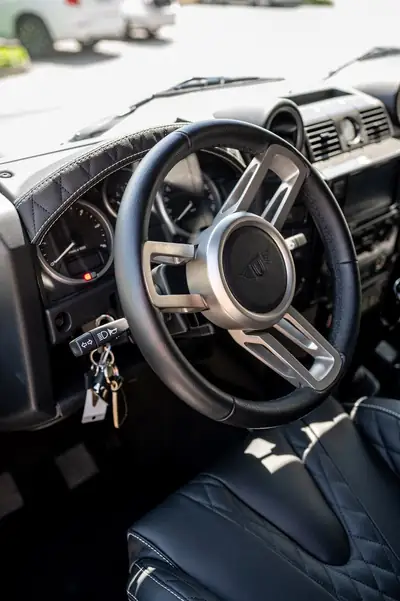 Land Rover Defender 90 2.2 TD4 — Légende du 4x4, ultra-fiable et signature Kahn Design — Miniatur 14