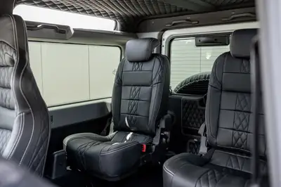 Land Rover Defender 90 2.2 TD4 — Légende du 4x4, ultra-fiable et signature Kahn Design — Miniatur 13