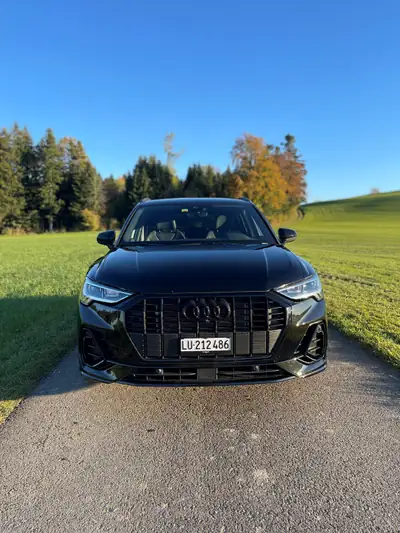 Audi Q3 35 TFSI S line — SUV compact premium, quasi neuf avec 4'700 km — side view