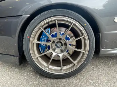 Nissan Skyline GTR R32 — Légende des années 90, propulsion intégrale et performance intemporelle — dettaglio