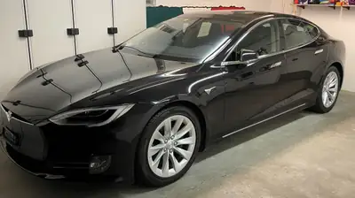 Tesla Model S 90 D — Berline électrique haute performance, 56 000 km, Supercharging offert — intérieur