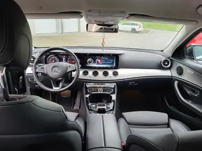Mercedes-Benz E 220 d Avantgarde — Berline premium diesel, 92'400 km seulement — Miniature 13