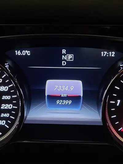 Mercedes-Benz E 220 d Avantgarde — Berline premium diesel, 92'400 km seulement — Miniature 18