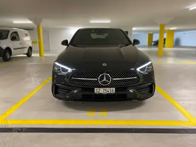 Mercedes-Benz C 220 d 4Matic Swiss Star — Berline premium diesel, à peine roulée — fianco