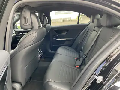 Mercedes-Benz C 220 d 4Matic Swiss Star — Berline premium diesel, à peine roulée — Miniatura 17