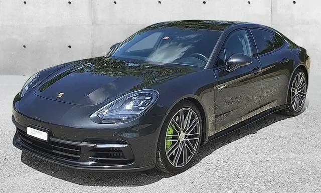 Porsche Panamera 4 E-Hybrid PDK — Berline sportive hybride rechargeable, 75'000 km — Außenansicht