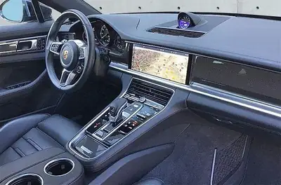 Porsche Panamera 4 E-Hybrid PDK — Berline sportive hybride rechargeable, 75'000 km — intérieur