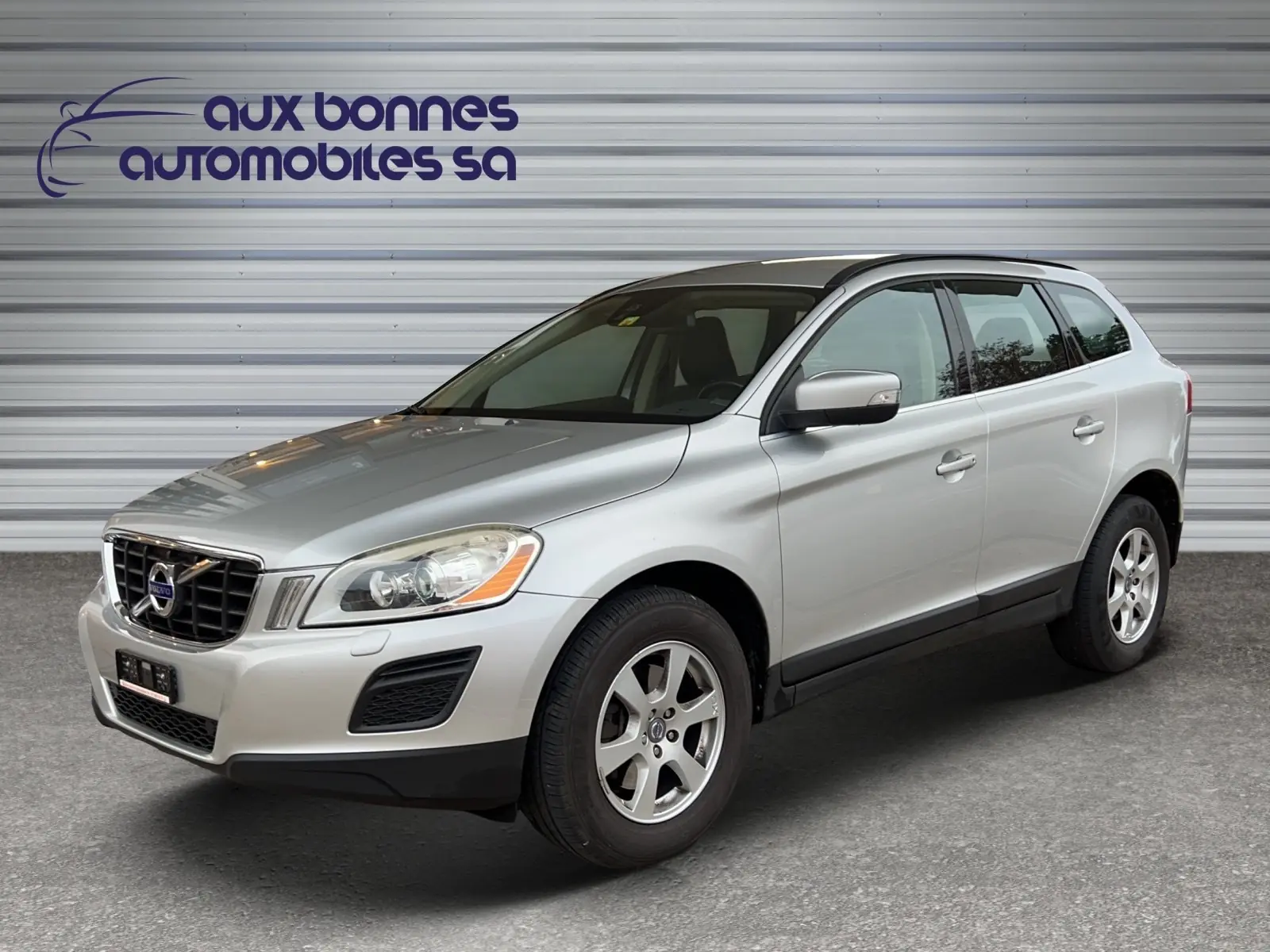 Volvo XC60 D5 AWD Momentum — SUV premium diesel, distribution neuve, entretien suivi