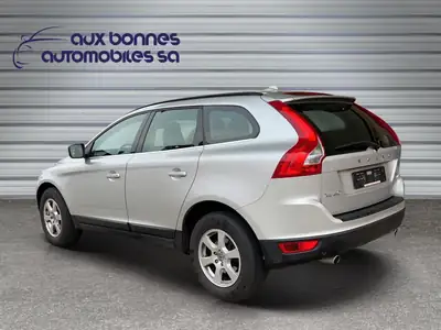 Volvo XC60 D5 AWD Momentum — SUV premium diesel, distribution neuve, entretien suivi — tableau de bord