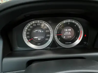 Volvo XC60 D5 AWD Momentum — SUV premium diesel, distribution neuve, entretien suivi — Miniature 10