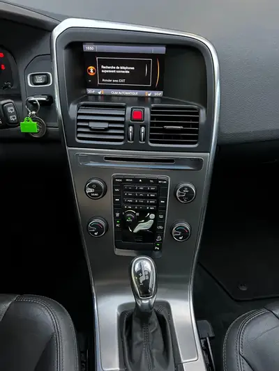 Volvo XC60 D5 AWD Momentum — SUV premium diesel, distribution neuve, entretien suivi — Miniature 15