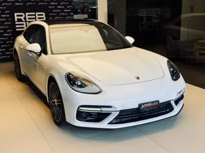 Porsche Panamera Turbo Sport Turismo — Berline de luxe 549 ch, traction intégrale — vista posteriore