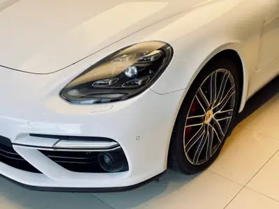 Porsche Panamera Turbo Sport Turismo — Berline de luxe 549 ch, traction intégrale — interni