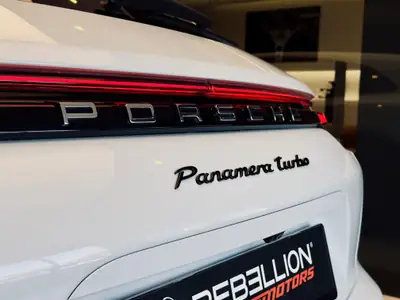 Porsche Panamera Turbo Sport Turismo — Berline de luxe 549 ch, traction intégrale — Miniatura 12