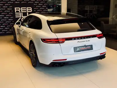 Porsche Panamera Turbo Sport Turismo — Berline de luxe 549 ch, traction intégrale — Miniatura 10