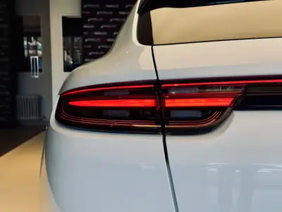 Porsche Panamera Turbo Sport Turismo — Berline de luxe 549 ch, traction intégrale — Miniatura 11