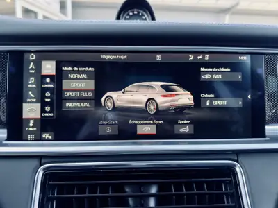 Porsche Panamera Turbo Sport Turismo — Berline de luxe 549 ch, traction intégrale — Miniatura 23