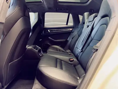 Porsche Panamera Turbo Sport Turismo — Berline de luxe 549 ch, traction intégrale — Miniatura 24