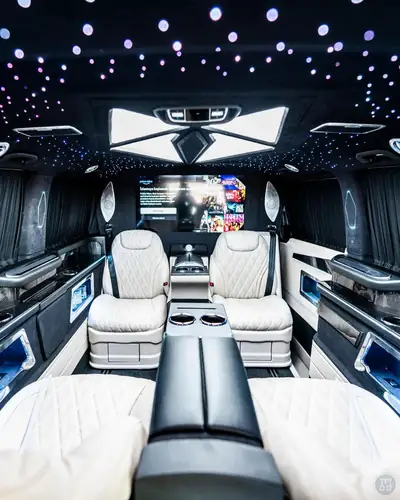 Mercedes-Benz V 300 d Extralang 4Matic — Monospace premium avec transformation luxe certifiée — vue extérieure